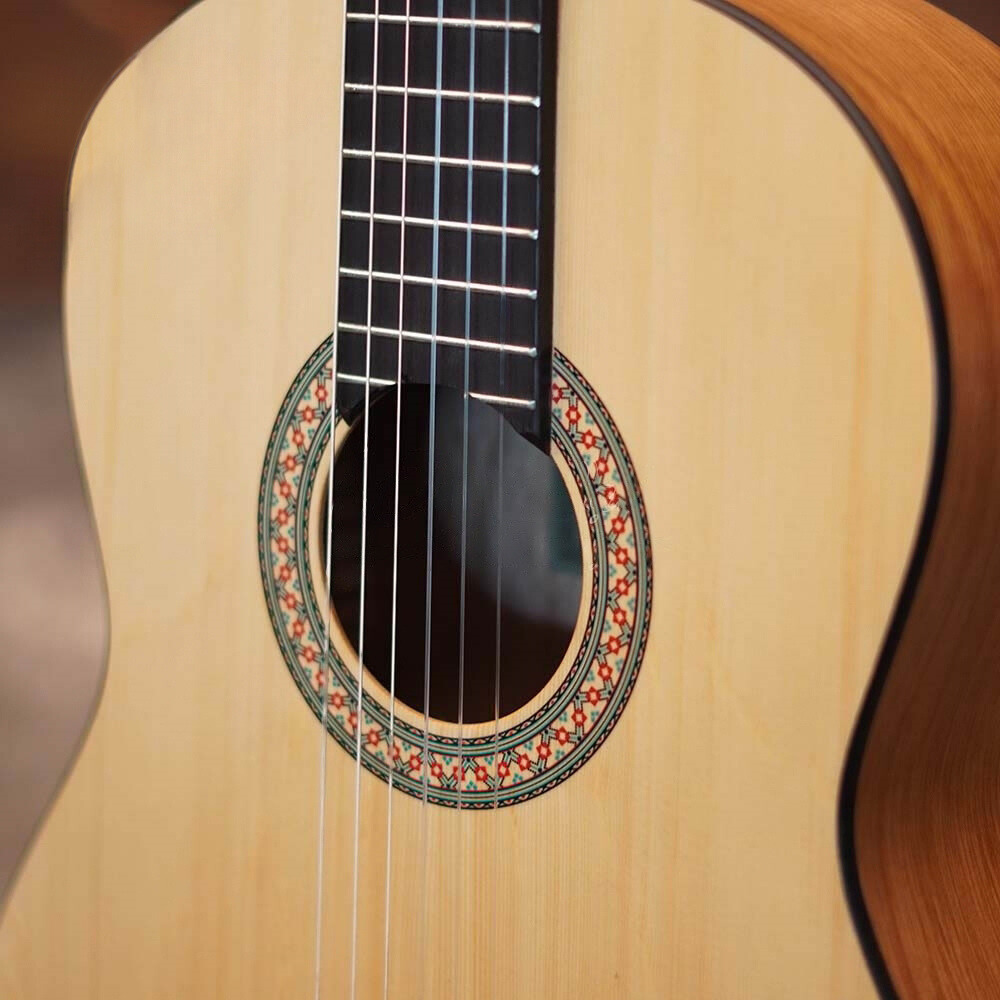 dan-classic-guitar-yamaha-c40m_7318-transformed