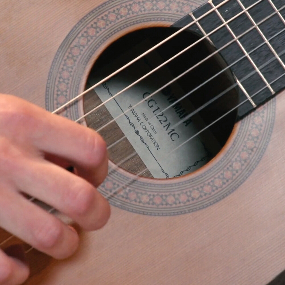 dan-classic-guitar-yamaha-cg122mc_1808-transformed