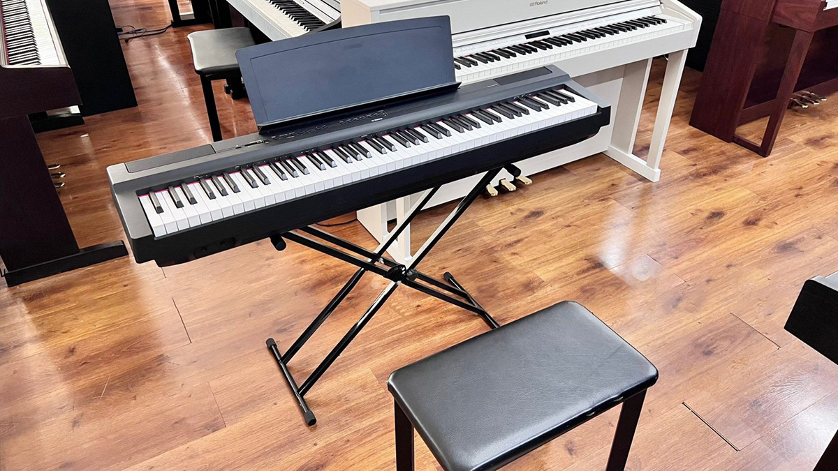 dan-piano-yamaha-p115b-1