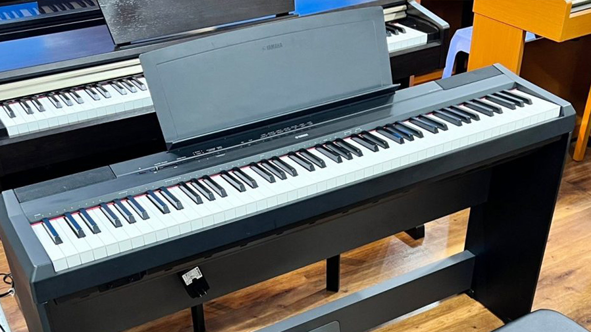 dan-piano-yamaha-p115b