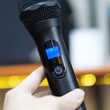 Micro không dây JBL VM300