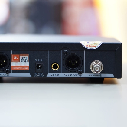 Micro không dây JBL VM300